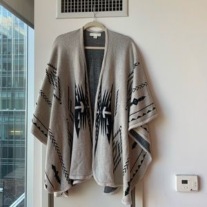 Adorable poncho - O/S fits all